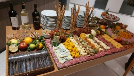 MESA DE ANTEPASTOS, QUEIJOS VINHOS DA BENDITA👼🏾