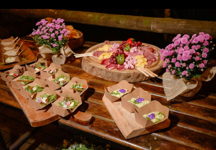 C&P ASSESSORIA DE EVENTOS ● Gastronomia ● Drinks ● Parcerias Consultorias ● Servios H mais de 7 anos no mercado de eventos