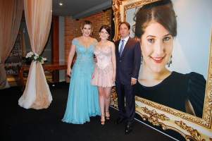 Festa de 15 anos milionria, tem Capital Inicial e atores para valsa