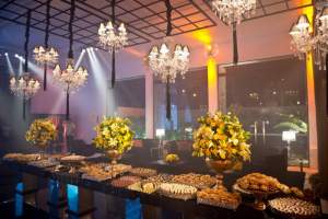  Luzes decorativas para valorizar os detalhes do casamento