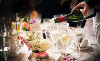 Comprar bebidas do casamento ou contratar o fornecedor?