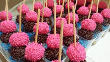 Doces no palito!
