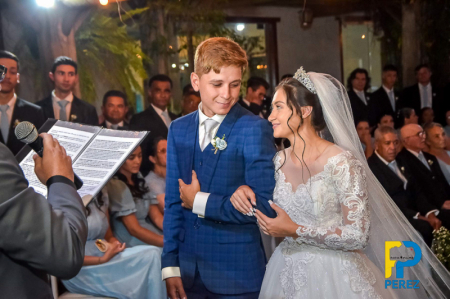Casamento dos noivos Monique e Carlos registrado pela Foto Perez. 