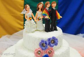 Padaria  multada por no fazer bolo de casamento  casal gay