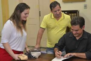 LANAMENTO DE LIVRO 