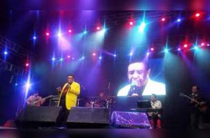 Sete Lagoas - Agnaldo Timteo se apresenta na Lagoa Boa Vista em homenagem ao Dia das Mes