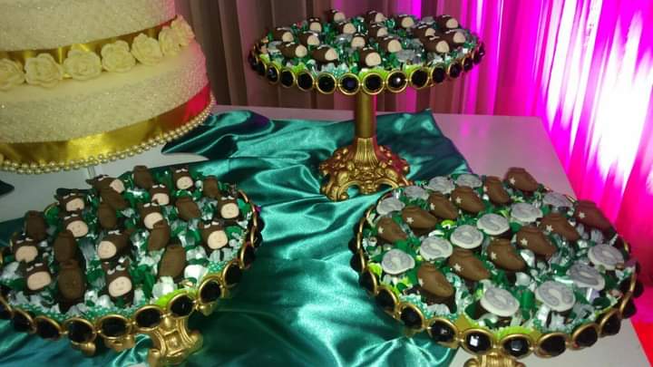 Mesas de doces e salgados